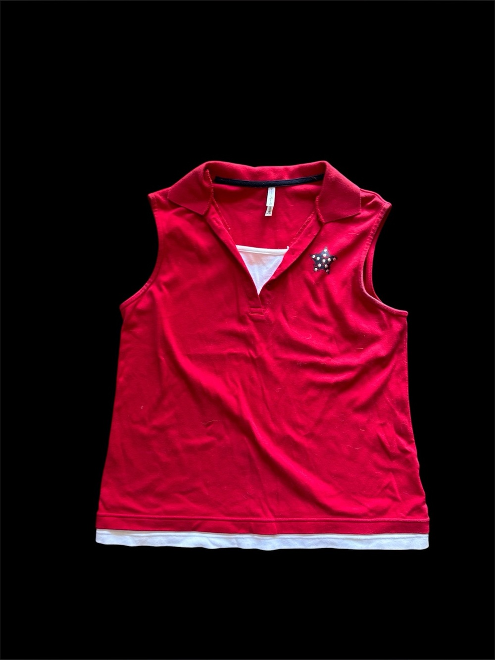 ✨ white stag Red
sleeveless polo shirt with white trim and  collar. Size: M✨